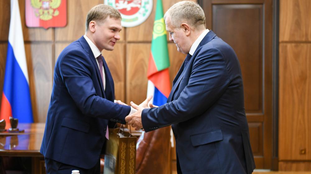 Хакасию посетил депутат Госдумы Николай Коломейцев