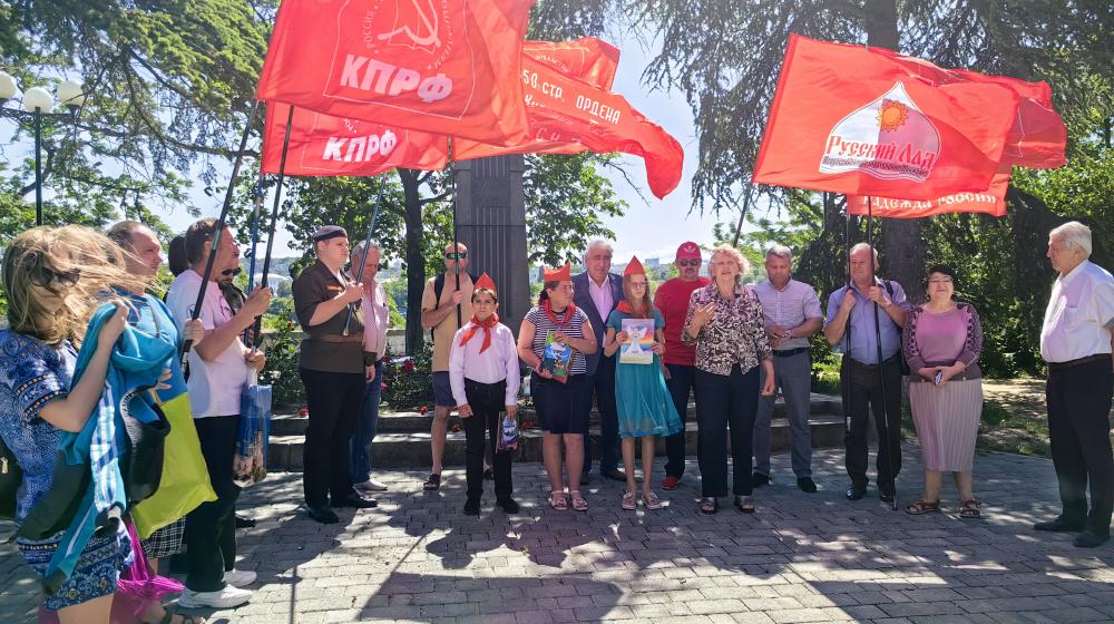 Коммунисты Севастополя отметили День русского языка