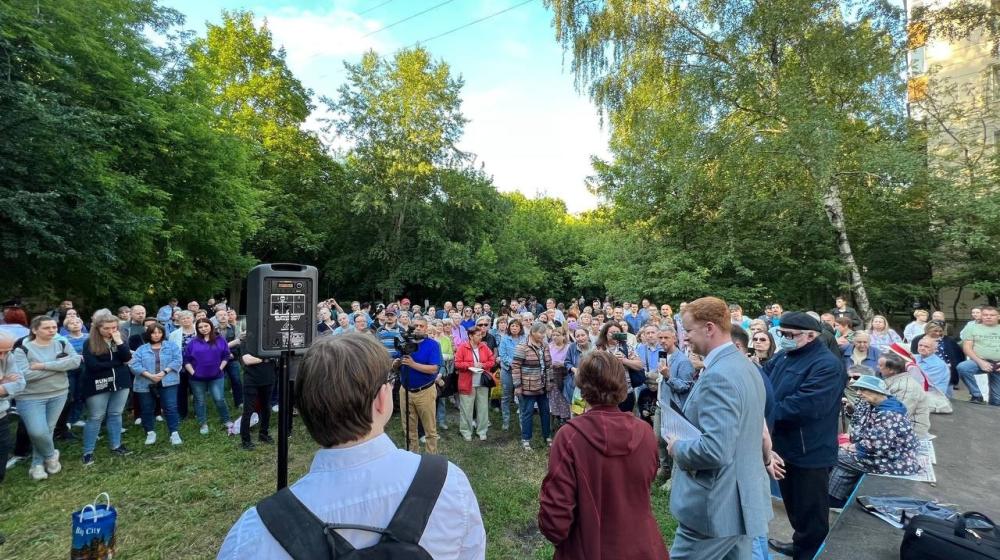 Москва. Денис Парфенов: жители Хорошево-Мневников против прокладки дороги по скверу!