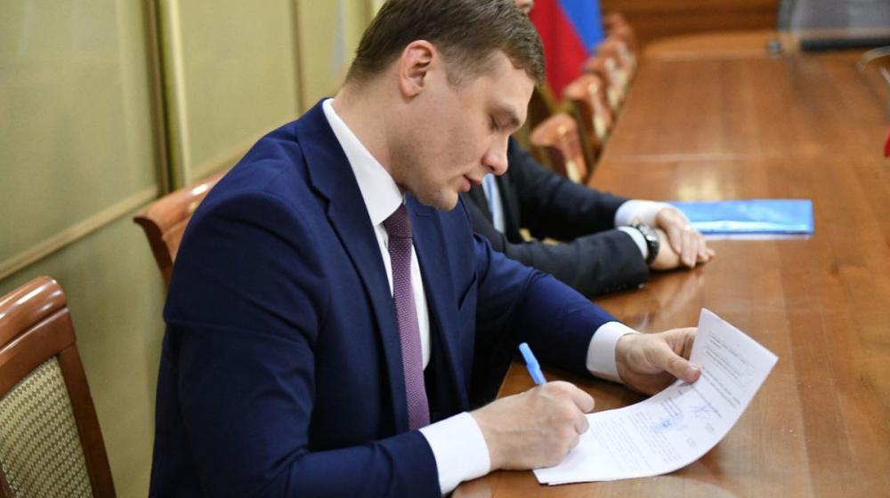 «Ведомости»: Глава Хакасии одним из первых в России сдал подписи депутатов для участия в выборах