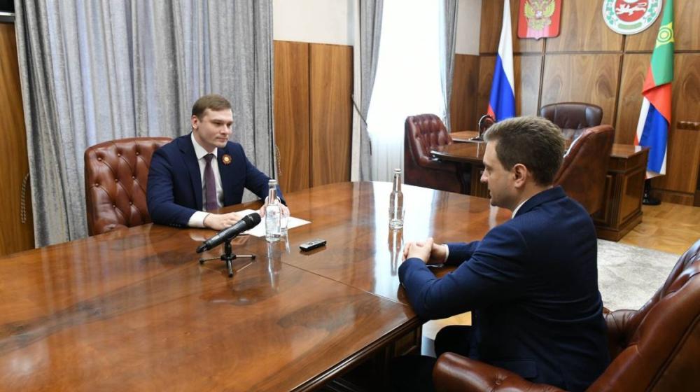 Состоялась рабочая встреча главы Хакасии Валентина Коновалова с депутатом Госдумы Георгием Камневым