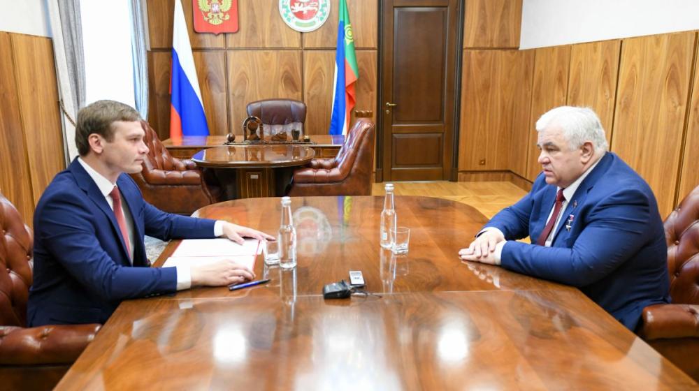 Республика Хакасия. Валентин Коновалов провел рабочую встречу с Казбеком Тайсаевым