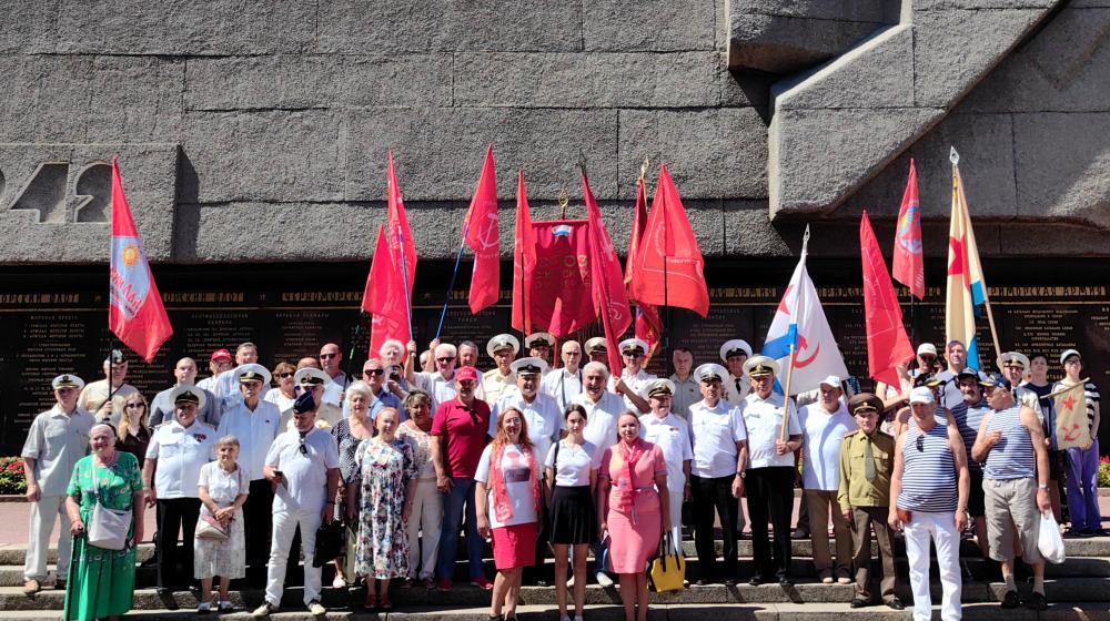 В День Военно-Морского Флота первый секретарь горкома КПРФ Василий Пархоменко поздравил севастопольцев с праздником