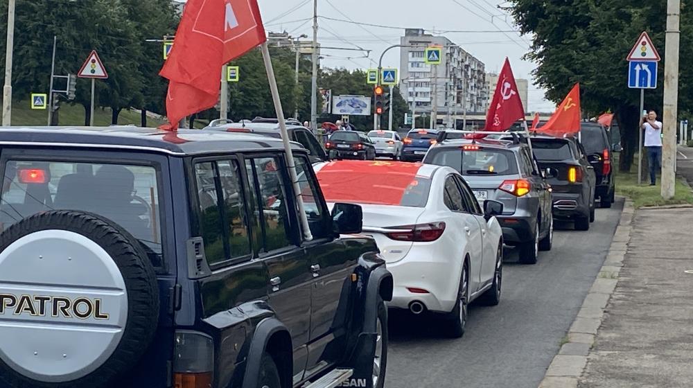Калининградские коммунисты ударили автопробегом по фашизму