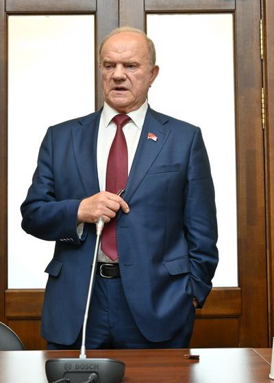 Г.А. Зюганов наградил помощников депутатов и сотрудников аппарата фракции КПРФ в Госдуме