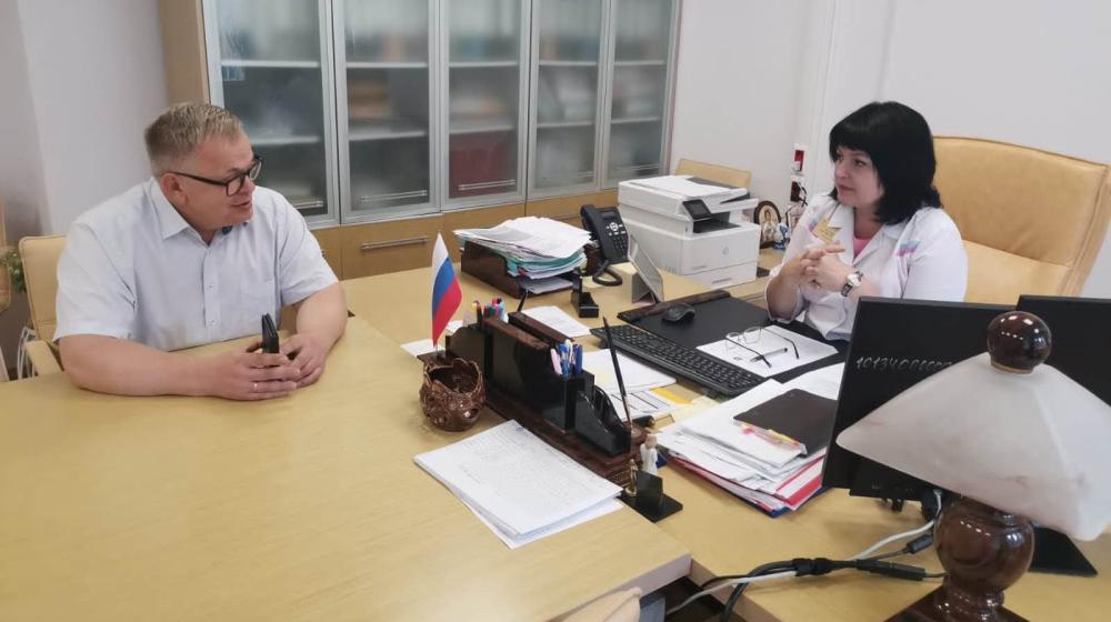 Заместитель Председателя Московской областной Думы, руководитель фракции КПРФ Александр Наумов посетил Ступинскую областную клиническую больницу