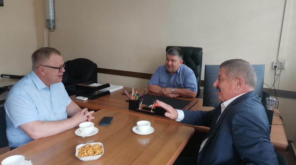 Кандидат в губернаторы Московской области от КПРФ Александр Наумов посетил Реутовский экспериментальный завод средств протезирования