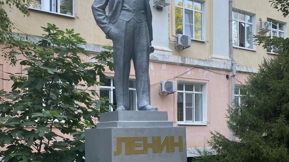 Краснодар. Активисты КПРФ завершили реконструкцию памятника В.И. Ленину на территории военного госпиталя