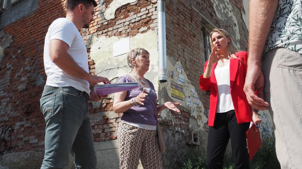 Екатеринбург. Депутат-коммунист Виктория Ивачева добилась признания аварийным общежития на ул. Военная, 7