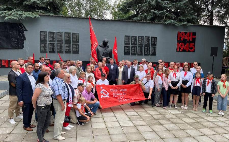 Заместитель Председателя ЦК КПРФ В.И. Кашин возложил цветы к мемориалу «Погибшим воинам-химикам» в г.о. Щёлково