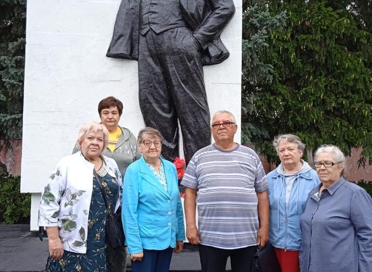 Обновили памятник В.И. Ленину возле брянского камвольного комбината