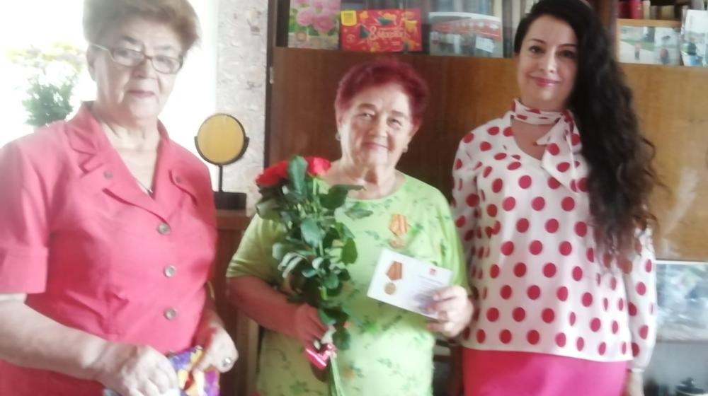 Калужские коммунисты поздравили ветерана с юбилеем