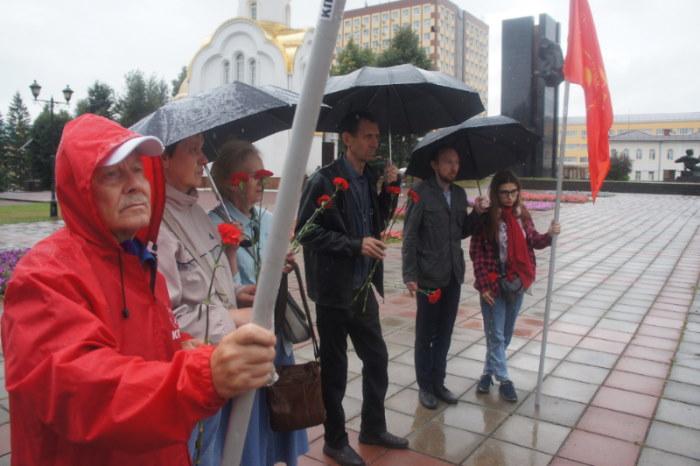 Ивановские коммунисты почтили память рабочих, расстрелянных царскими войсками