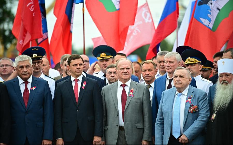 "За Родину! За Сталина! За Победу!". Состоялась церемония поднятия Красного знамени в городе Орле