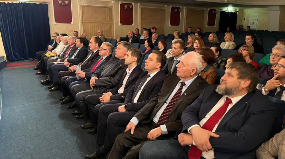 Подмосковные депутаты-коммунисты поздравили коллектив Всероссийского научно-исследовательского института крахмала с 90-летием