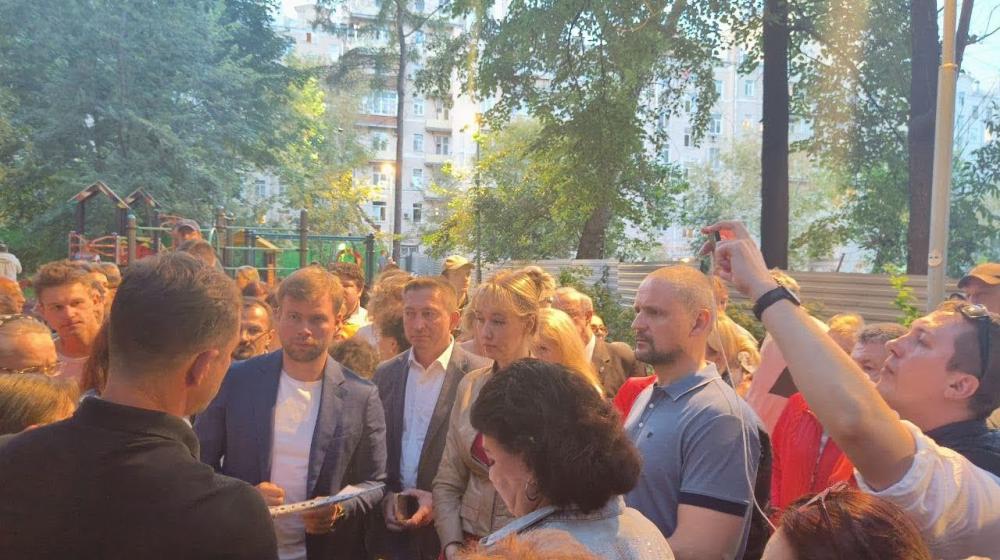 Москва. Л.А. Зюганов поддержал протест граждан против строительства офисного центра в Дорогомилово