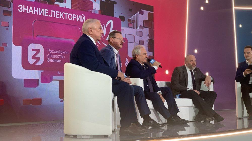 Н.М. Харитонов обсудил актуальные вопросы развития Дальнего Востока и Арктики в студии «Знание. Лекторий» на ВЭФ-2023