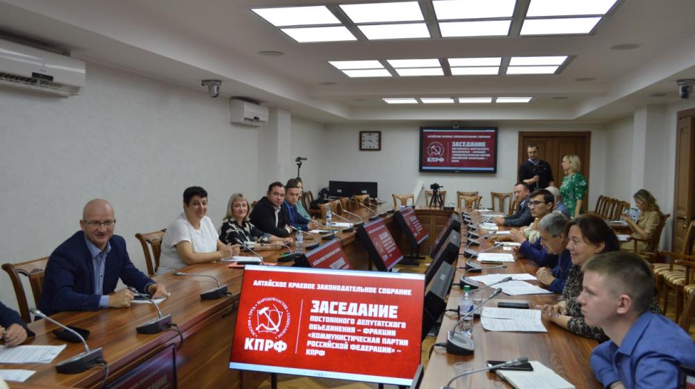 Алтайский край. «Единая Россия» снова прячется, чтобы не принимать инициативы оппозиции