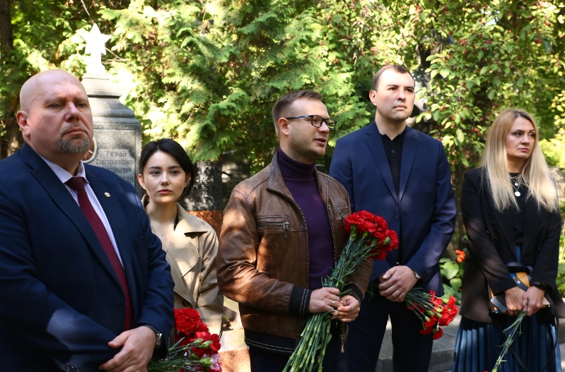 Коммунисты и комсомольцы почтили память легендарной комсомолки Зои Космодемьянской