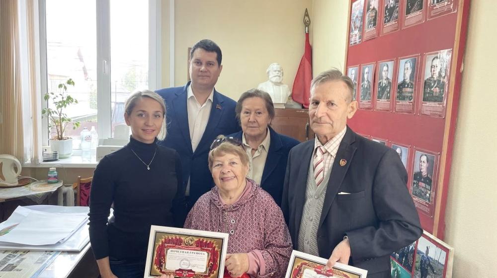 Тульские коммунисты чествуют ветеранов