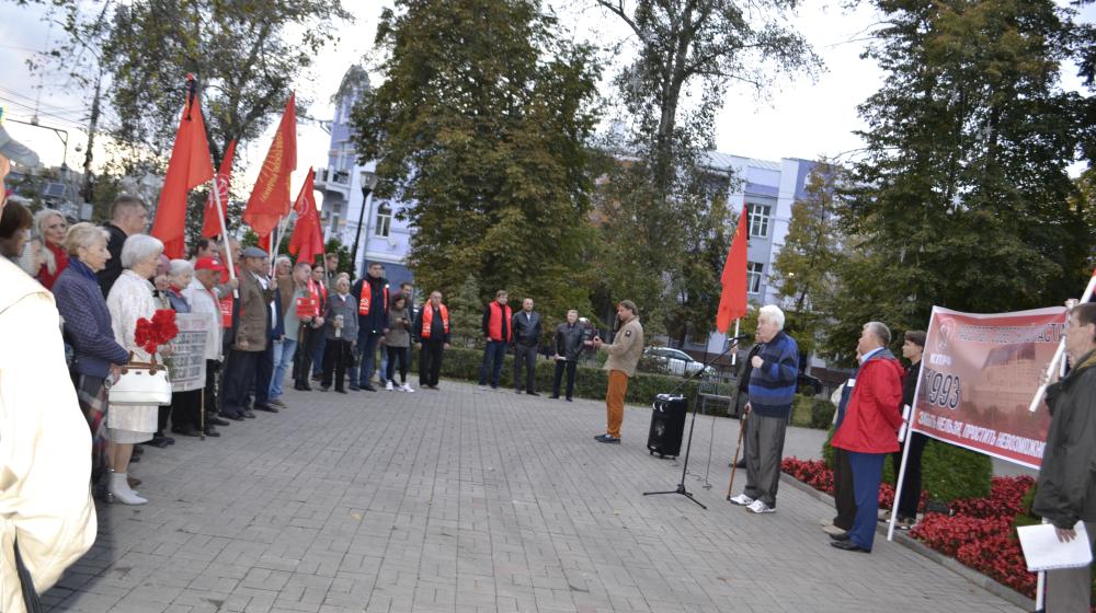 Воронеж. Будем достойны памяти защитников Советской власти в октябре 1993 года