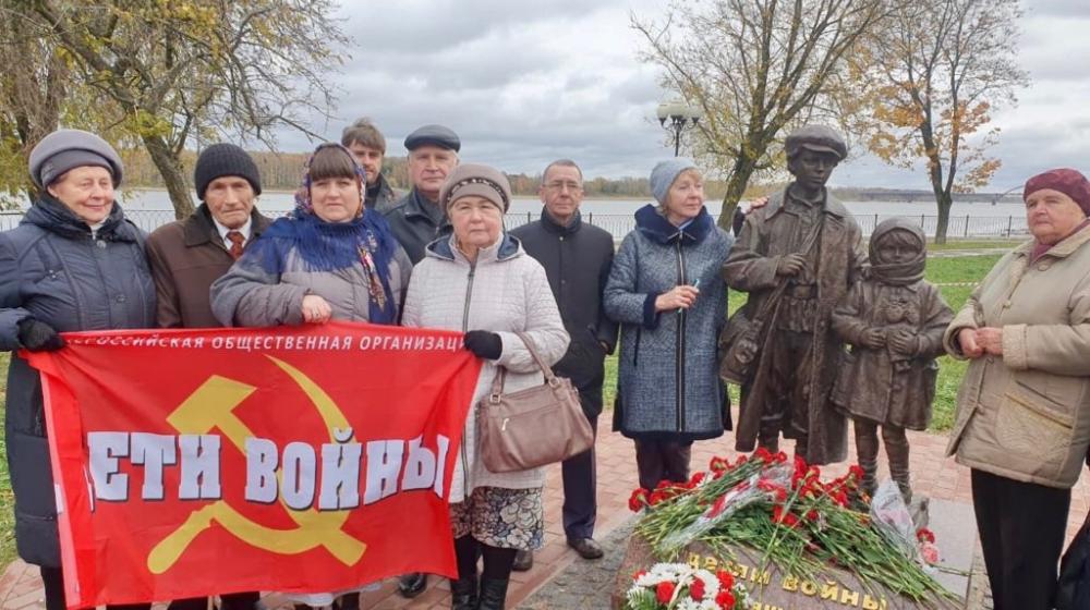 Ярославская область. В Рыбинске при участии КПРФ открыт первый памятник «детям войны»