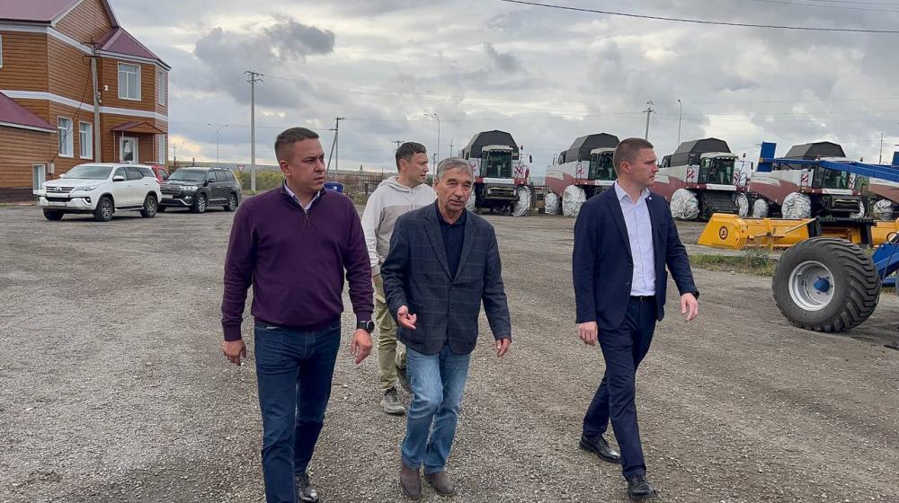 Член ЦК КПРФ, сенатор РФ Айрат Гибатдинов посетил сельскохозяйственные предприятия Ульяновской области