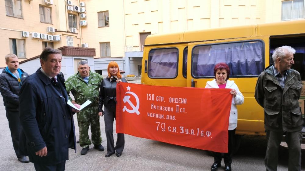 Лидер ставропольских коммунистов Виктор Гончаров: Нашему краевому депутату, ушедшему добровольцем на фронт, мы вручили Знамя Победы и велели вернуться с ним и Победой домой!