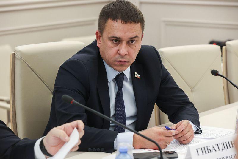 Член ЦК КПРФ, сенатор РФ Айрат Гибатдинов принял участие в обсуждении хода реализации государственной программы «Развитие авиационной промышленности»