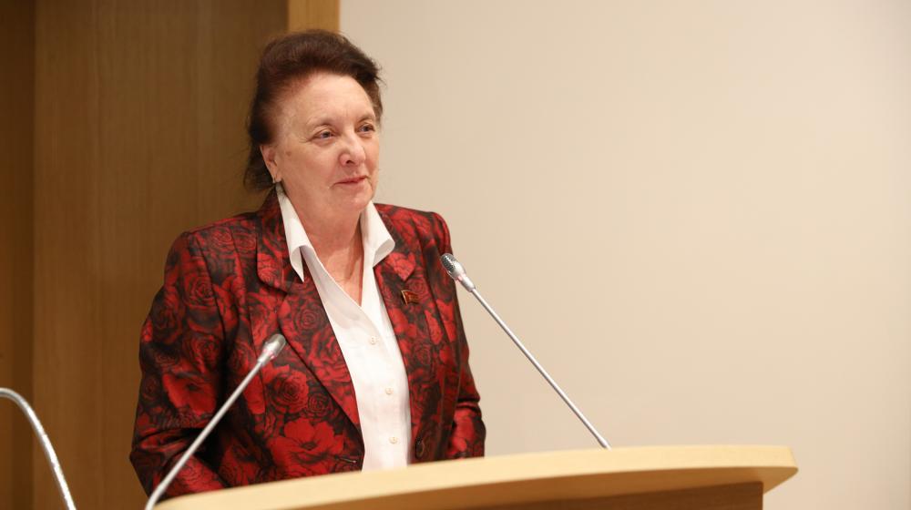 Первый секретарь Сталинградского обкома КПРФ Тамара Головачева поздравила активистов регионального отделения «Российского детского фонда»