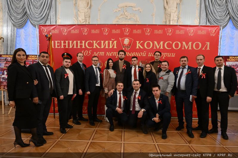 Праздничный концерт, посвященный Дню Рождения Ленинского Комсомола.