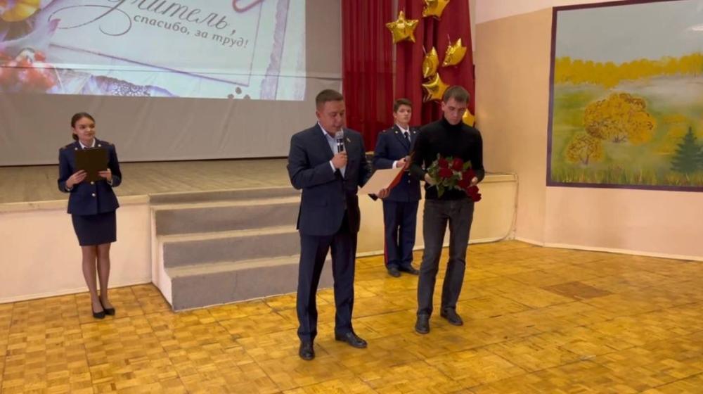 Член ЦК КПРФ, сенатор РФ Айрат Гибатдинов поздравил учителей города Ульяновска с профессиональным праздником