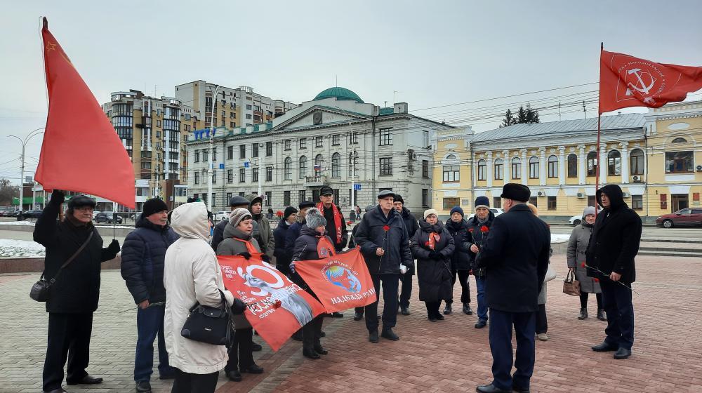 Тамбовские коммунисты почтили память Зои Космодемьянской в 82-ю годовщину со дня ее казни