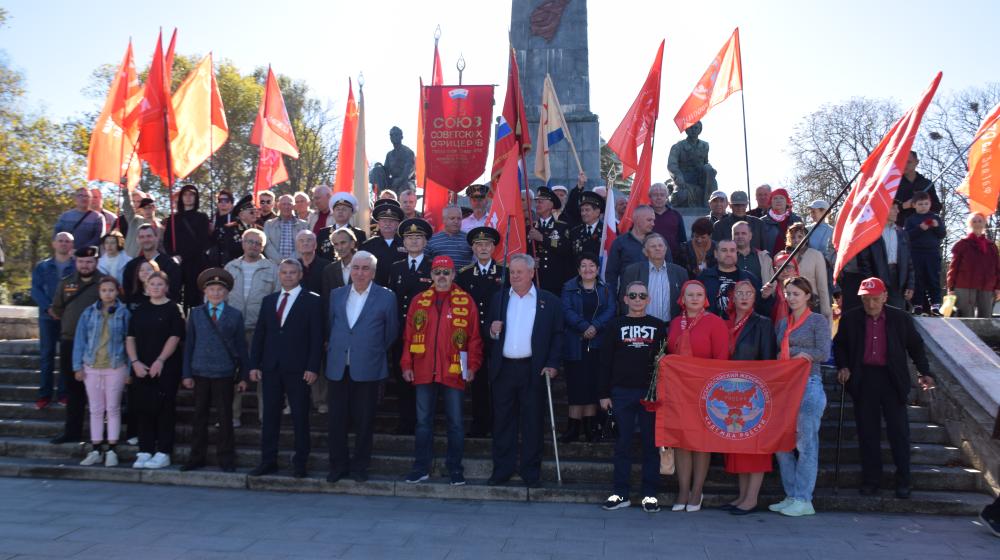 В Севастополе отметили 106-ю годовщину Великой Октябрьской социалистической революции