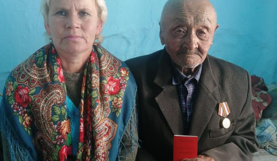 В Забайкалье детей войны села Антия Оловяннинского района наградили медалями