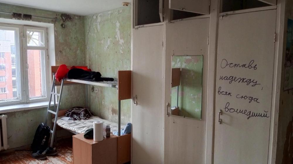 После запроса депутата-коммуниста В.П. Исакова прокуратура Свердловской области выявила массу нарушений правил содержания студенческих общежитий Уральского государственного педагогического университета