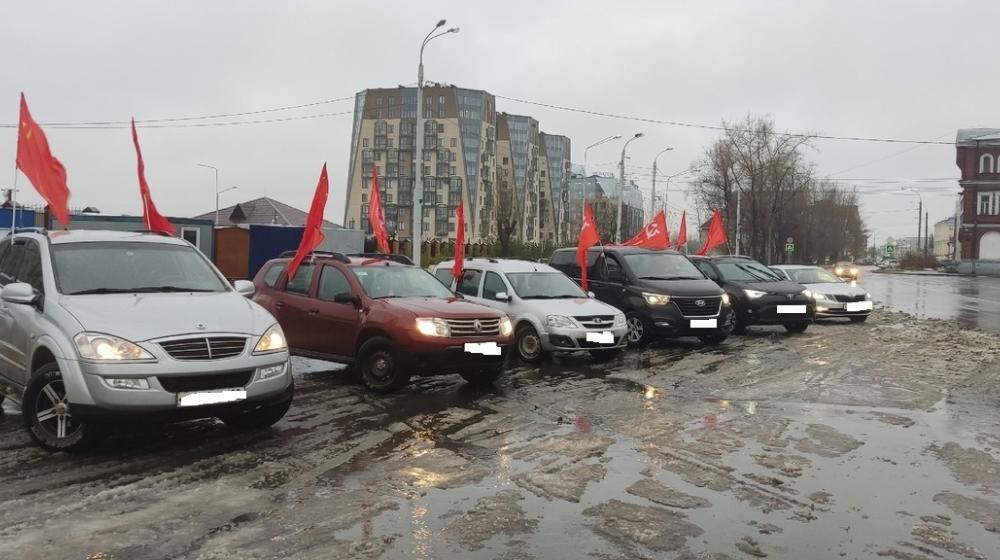 Коммунисты Архангельска отметили День Великого Октября несмотря на плохую погоду