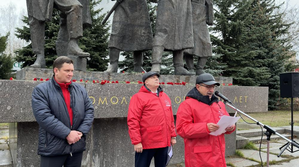В Йошкар-Оле прошел митинг в честь 106-й годовщины Великой Октябрьской социалистической революции