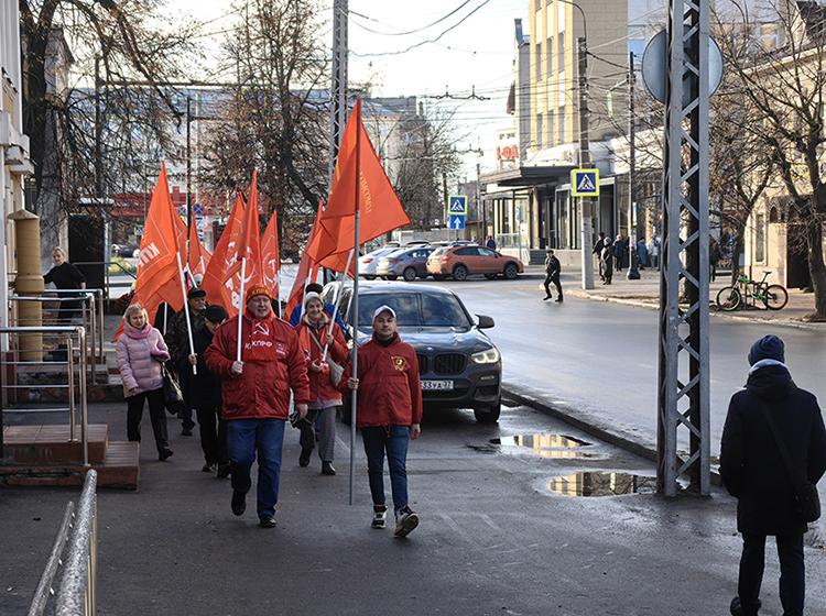Несмотря на противодействия властей, ивановские коммунисты провели массовые мероприятия, посвящённые 106-й годовщине Великого Октября