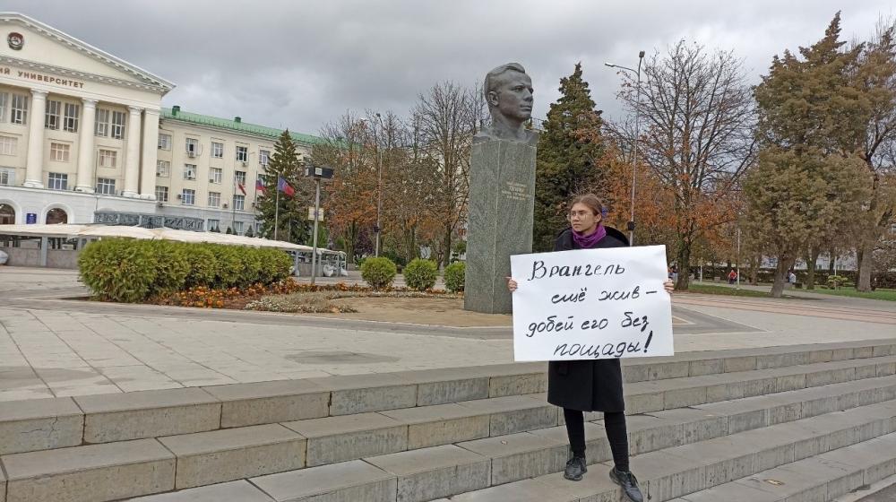 Комсомольцы требуют демонтировать бюст Врангелю в Ростове-на-Дону
