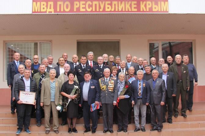 Крымские коммунисты поздравили сотрудников полиции и ветеранов милиции с профессиональным праздником