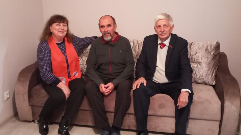 Белгородцам из приграничья обустроиться в новых квартирах помогает депутат Госдумы Сергей Гаврилов