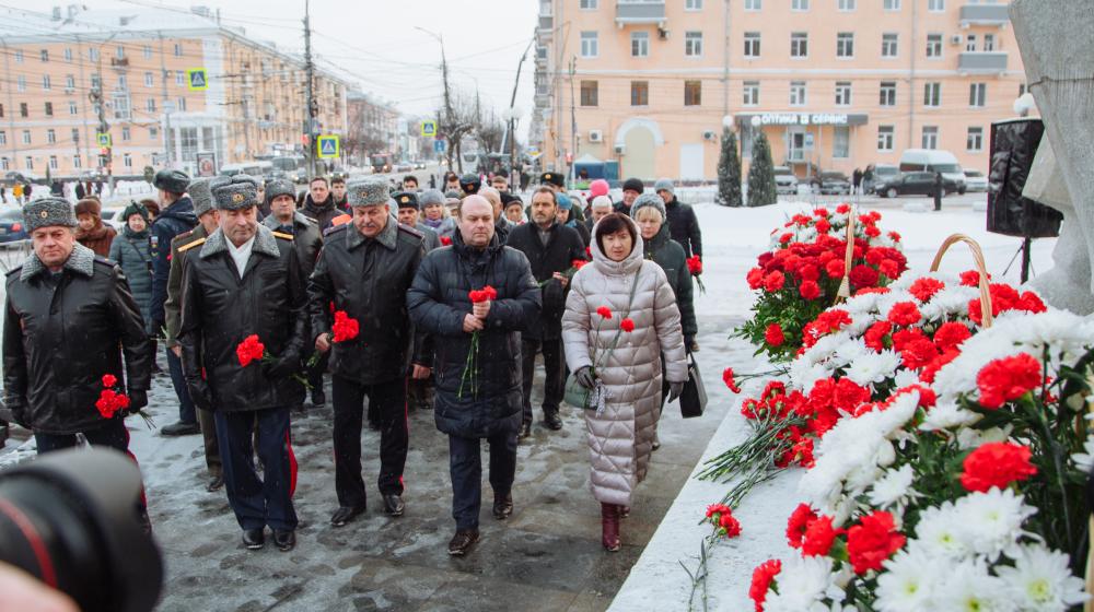 Рязанские депутаты-коммунисты приняли участие в возложении цветов