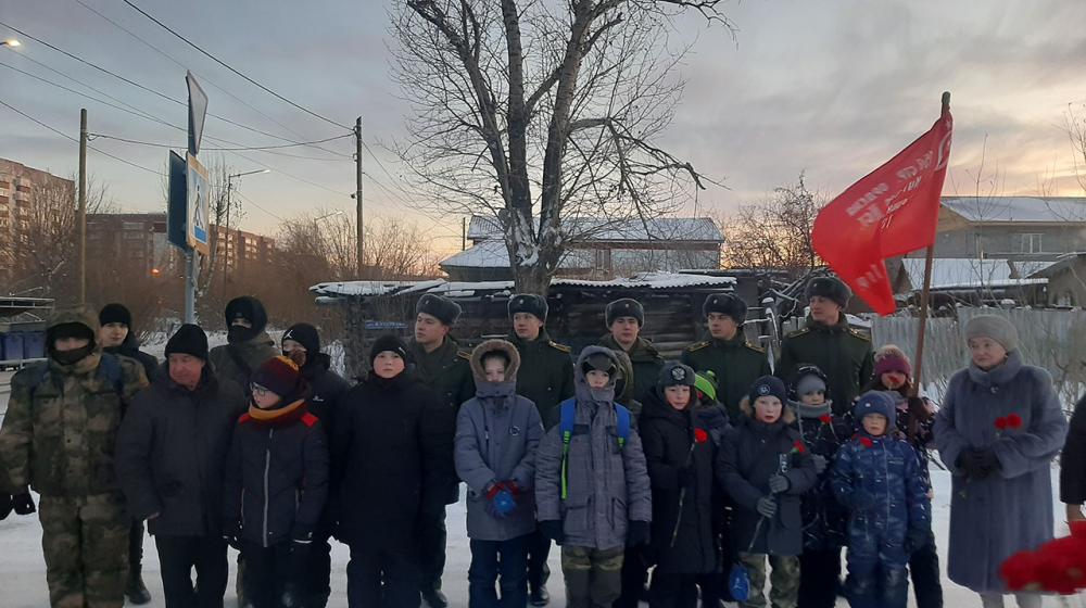 Тамара Казанцева почтила память тюменца, героя Советского Союза Виктора Худякова