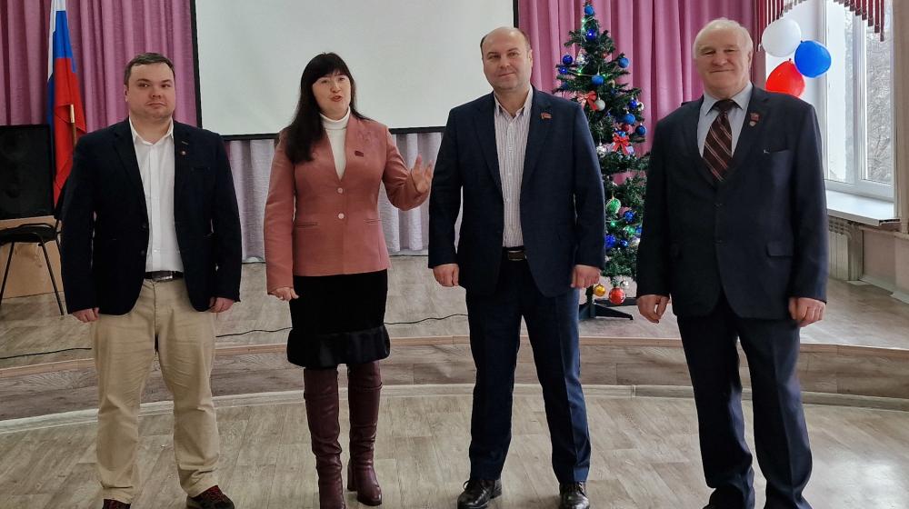 Рязанские коммунисты и комсомольцы организовали пионерскую ёлку