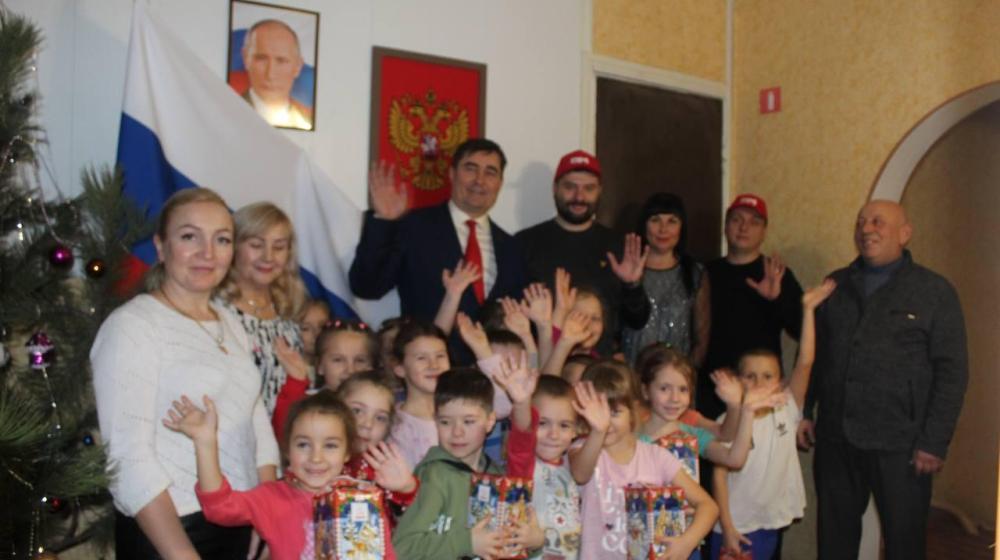 Делегация КПРФ во главе с К.К. Тайсаевым работает на Донбассе