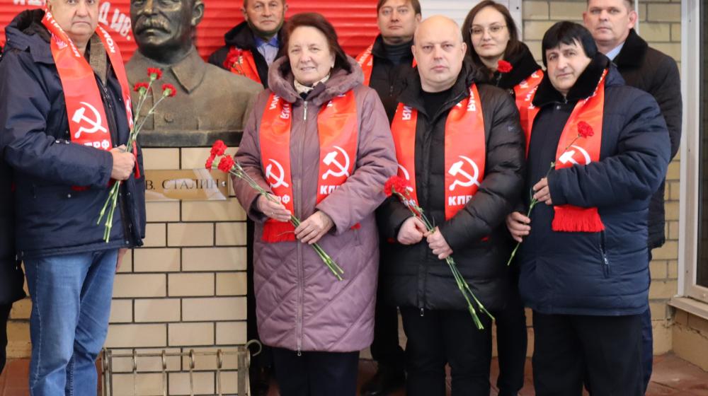 На священной Сталинградской земле почтили память И.В. Сталина