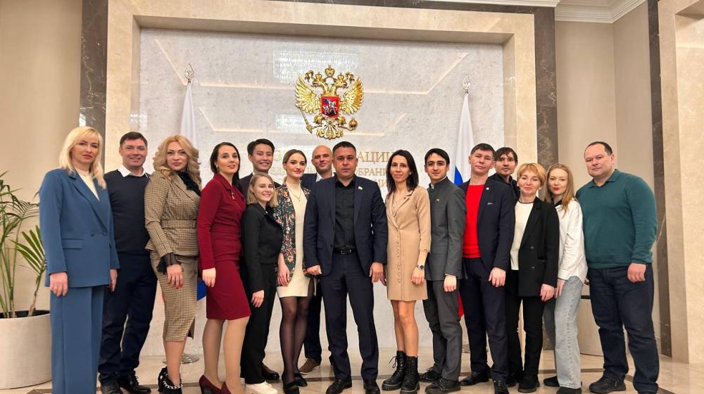 В Совете Федерации состоялась встреча члена ЦК КПРФ, сенатора РФ Айрата Гибатдинова с кураторами Всероссийского конкурса детского и юношеского творчества «Земля Талантов»
