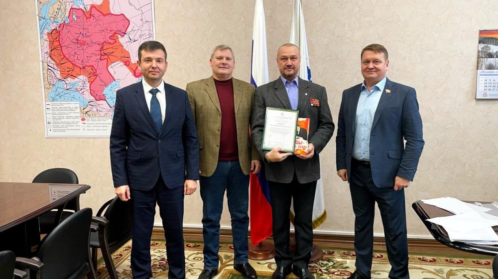 Нижегородская область. Местные депутаты КПРФ наградили участника СВО Д.К. Тванкова