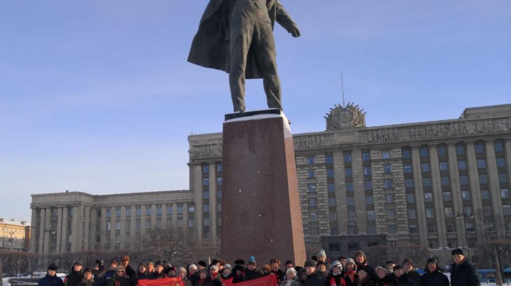В районах города трёх революций состоялись мероприятия в память о Ленине
